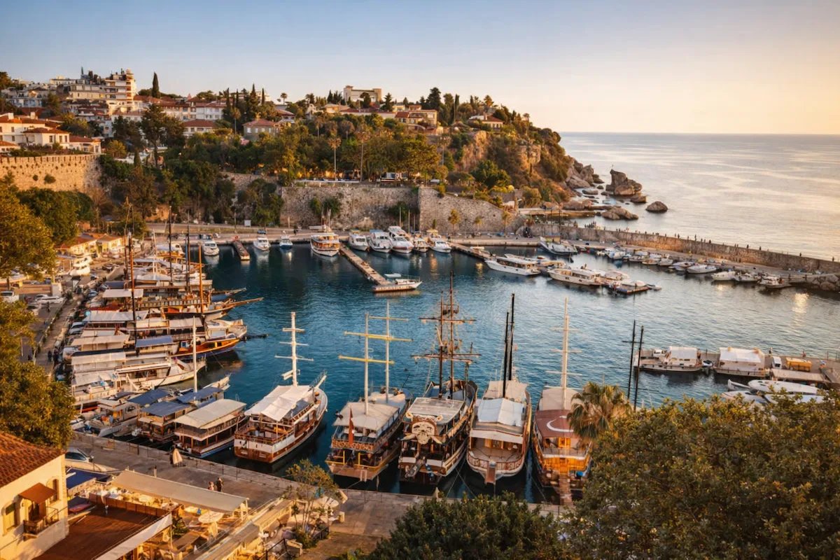 Antalya Seyahat Kılavuzu: Ziyaret Edilecek Noktalar, Plajlar ve Konaklama