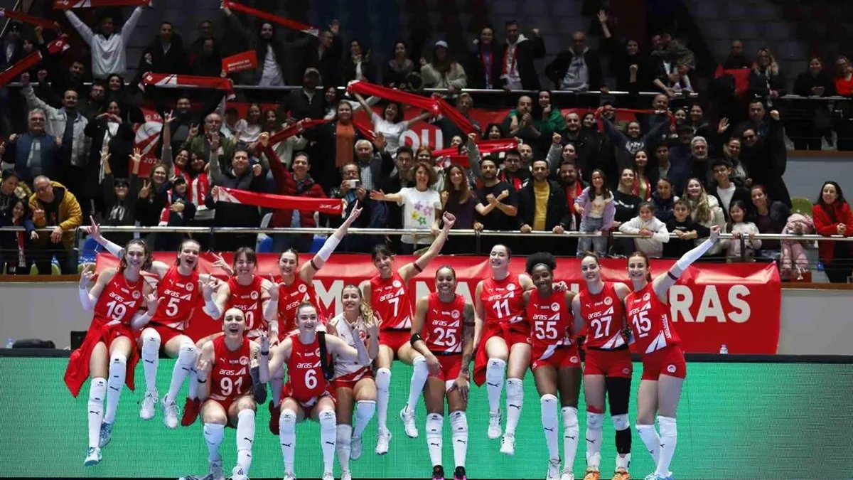 İstanbul'daki Aras Kargo Kadın Voleybol Takımı'nın Play-Off Zaferi