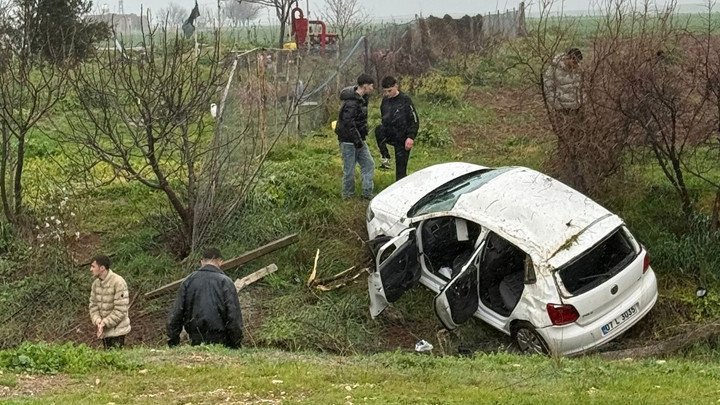 Mardin'de Direksiyon Kontrolünü Kaybeden Araç Tarlaya Düştü: 4 Yaralı