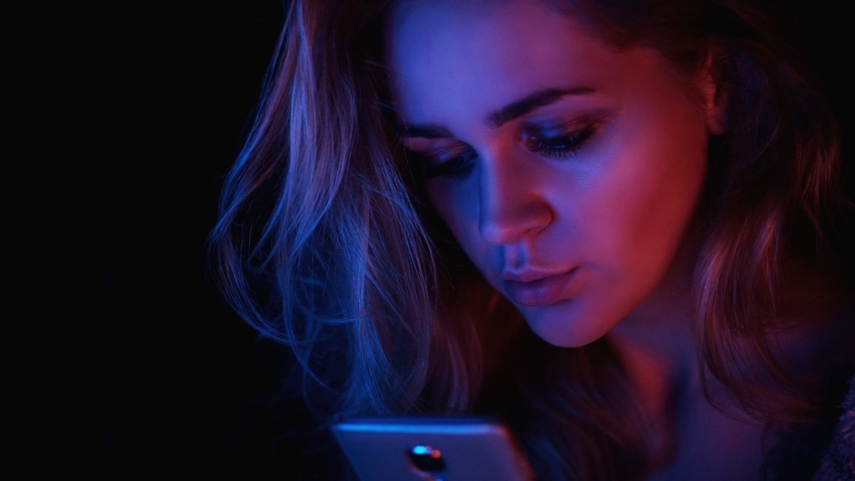 Akıllı Telefon Kullanımı Gençleri Daha Hızlı Yaşlandırıyor