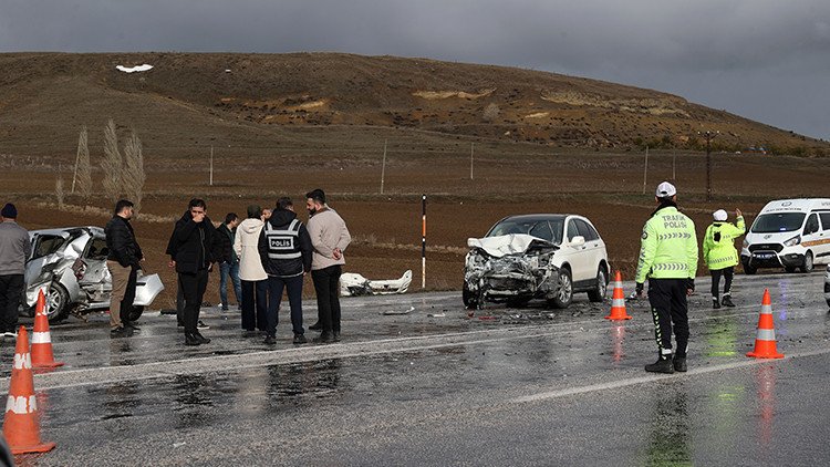 Sivas'ta Korkunç Kaza: 1 Ölü, 5 Yaralı Var