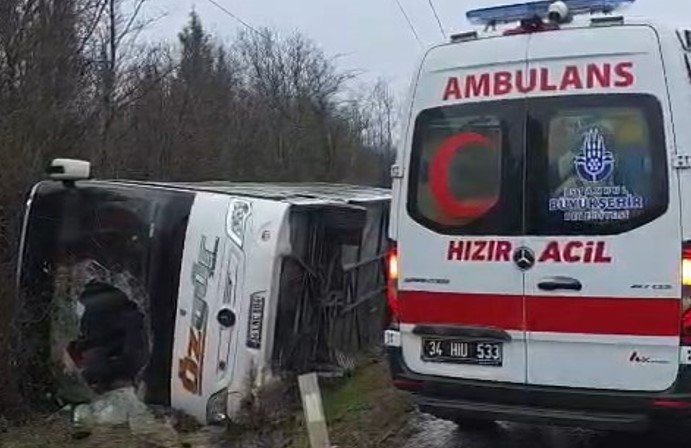 Çatalca'da Polis Taşıyan Midibüs Devrildi: Üç Polis Yaralı