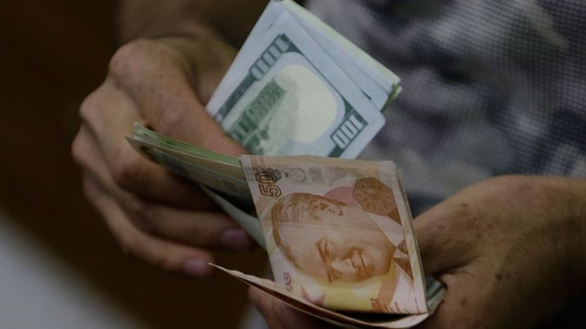Dövizde Yüksek Trend Devam Ediyor: Dolar 44 TL'yi Geçti
