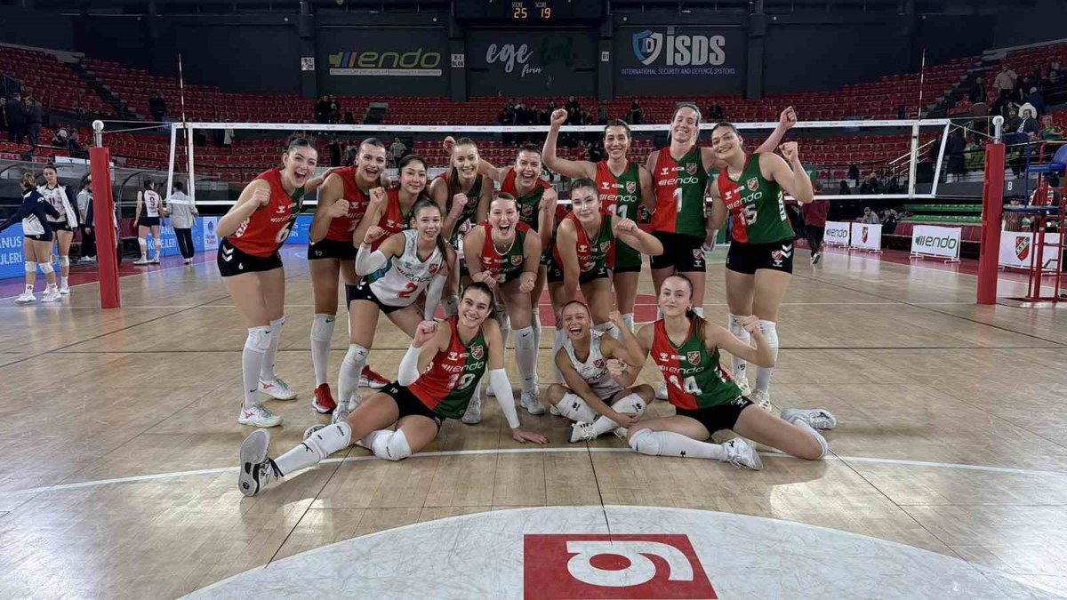 Karşıyaka Voleybol, Yarı Final Mücadelesine Hazırlanıyor