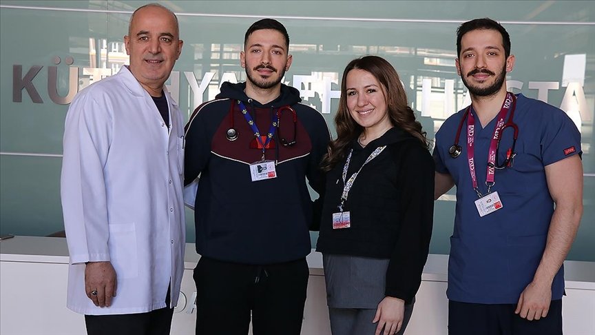Üç Kardeş Aynı Hastanede Babalarıyla Birlikte Çalışıyor