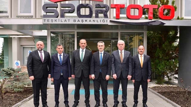 Bayburt'ta Futbol Alanları Ve Tenis Kortları İnşa Edilecek