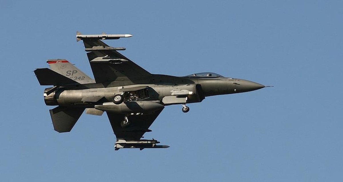 İran, Amerika'ya Ait F-16 Savaş Uçağını Düşürdü