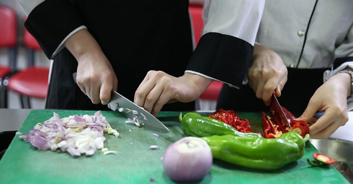 Yemek Pişirmek Gençlik Enerjisi Sunuyor!
