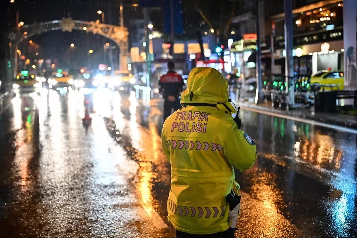 Kadıköy'de Ulaşım ve Güvenlik Kontrolü Yapılıyor