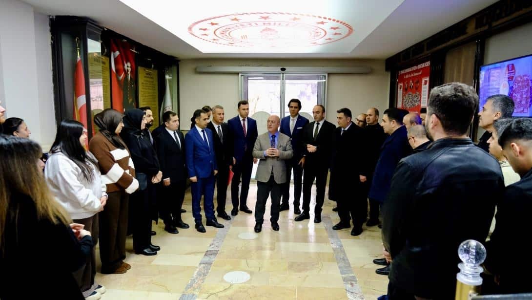İl Eğitim Müdürümüz Hakan Cırıt, Göreve Başladığında Personel Tarafından Karşılandı.