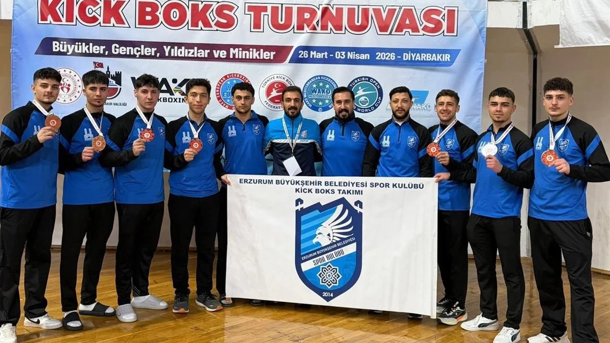 Erzurum'un Sporcuları Türkiye Kick Boks Turnuvasında Madalya Kazandı