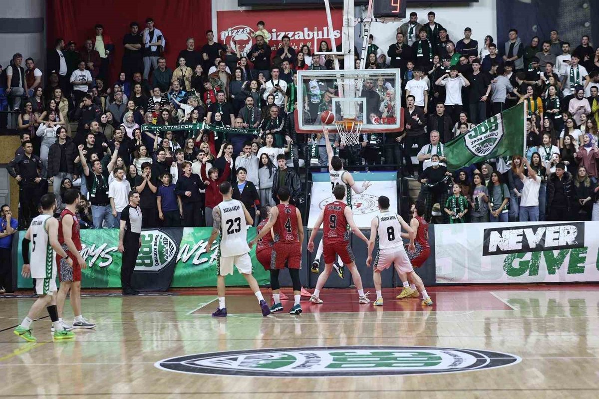 Sakarya Büyükşehir Basketbol Play-Off'a Zaferle Adım Attı