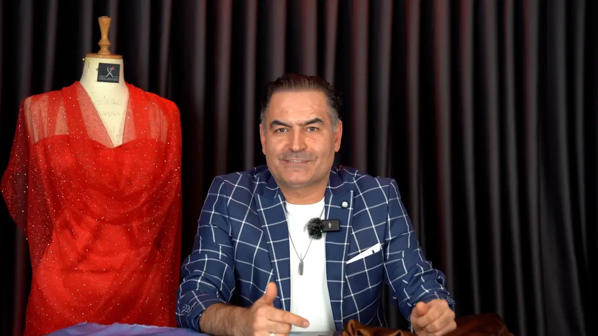 Ünlülerin kıyafetlerini değerlendiren Özkan Karakuşoğlu: Işın Karaca'nın Lolita tarzı!