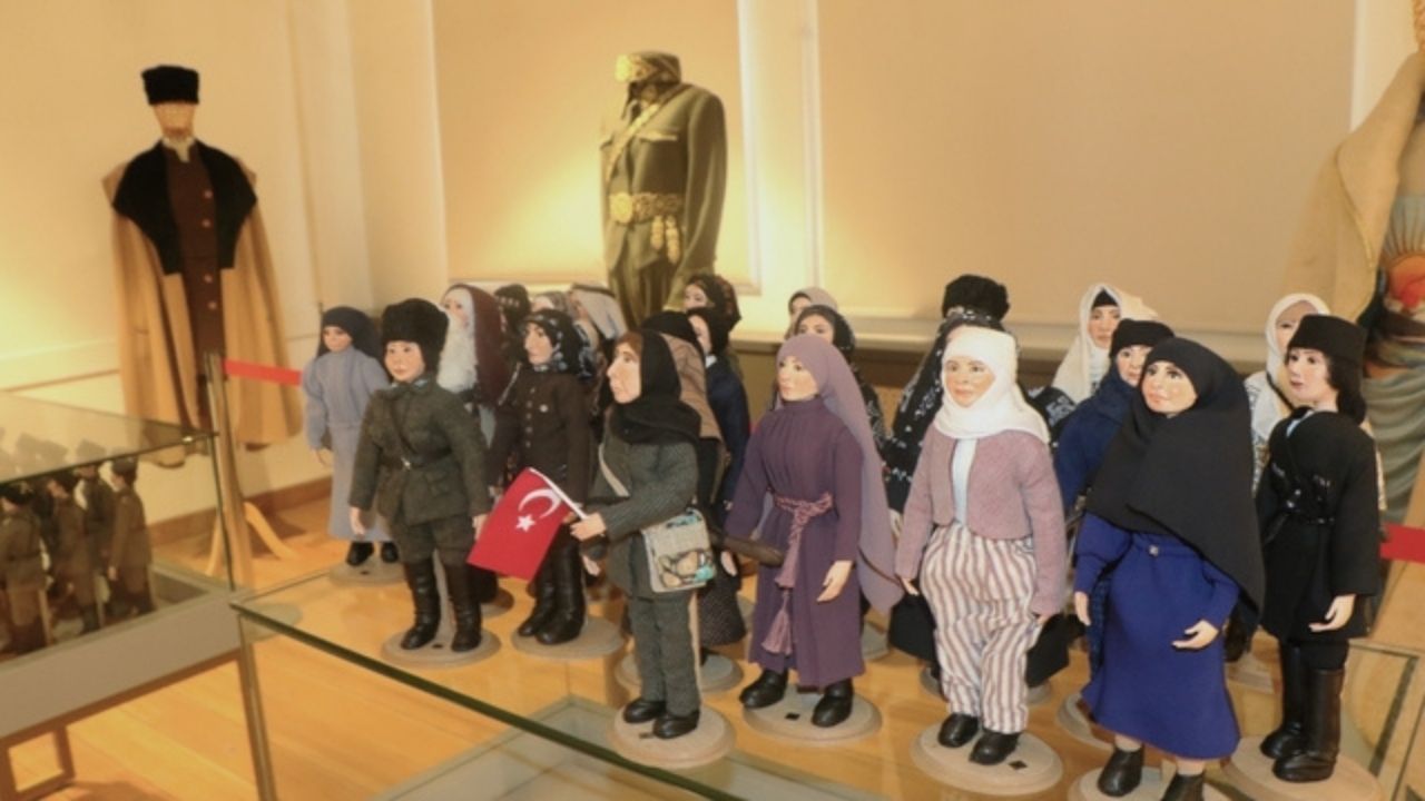 Samsun’da “Milli Mücadele Kadın Kahramanları” Koleksiyonu Büyük İlgi Görüyor