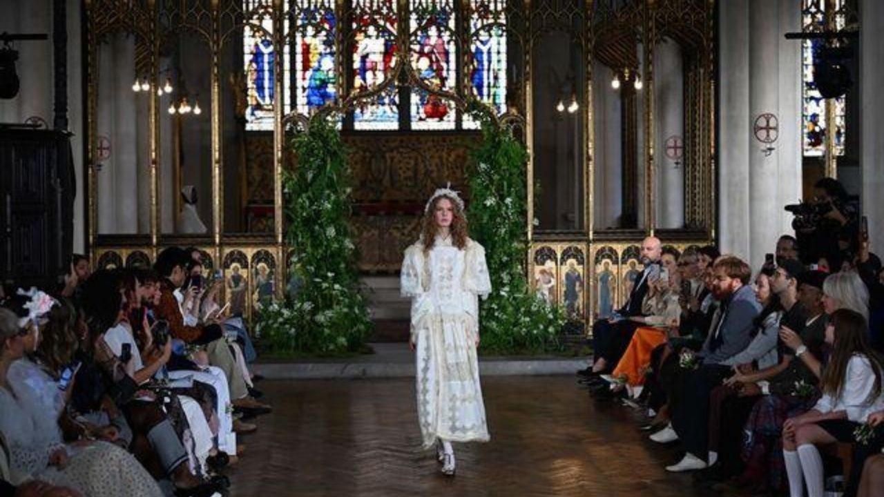 Antep İşi Nakış Londra Moda Haftası’nda Podyuma Taşındı