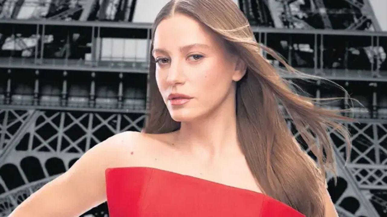 Serenay Sarıkaya Paris Moda Haftası’nda Dünya Yıldızlarıyla Buluşuyor