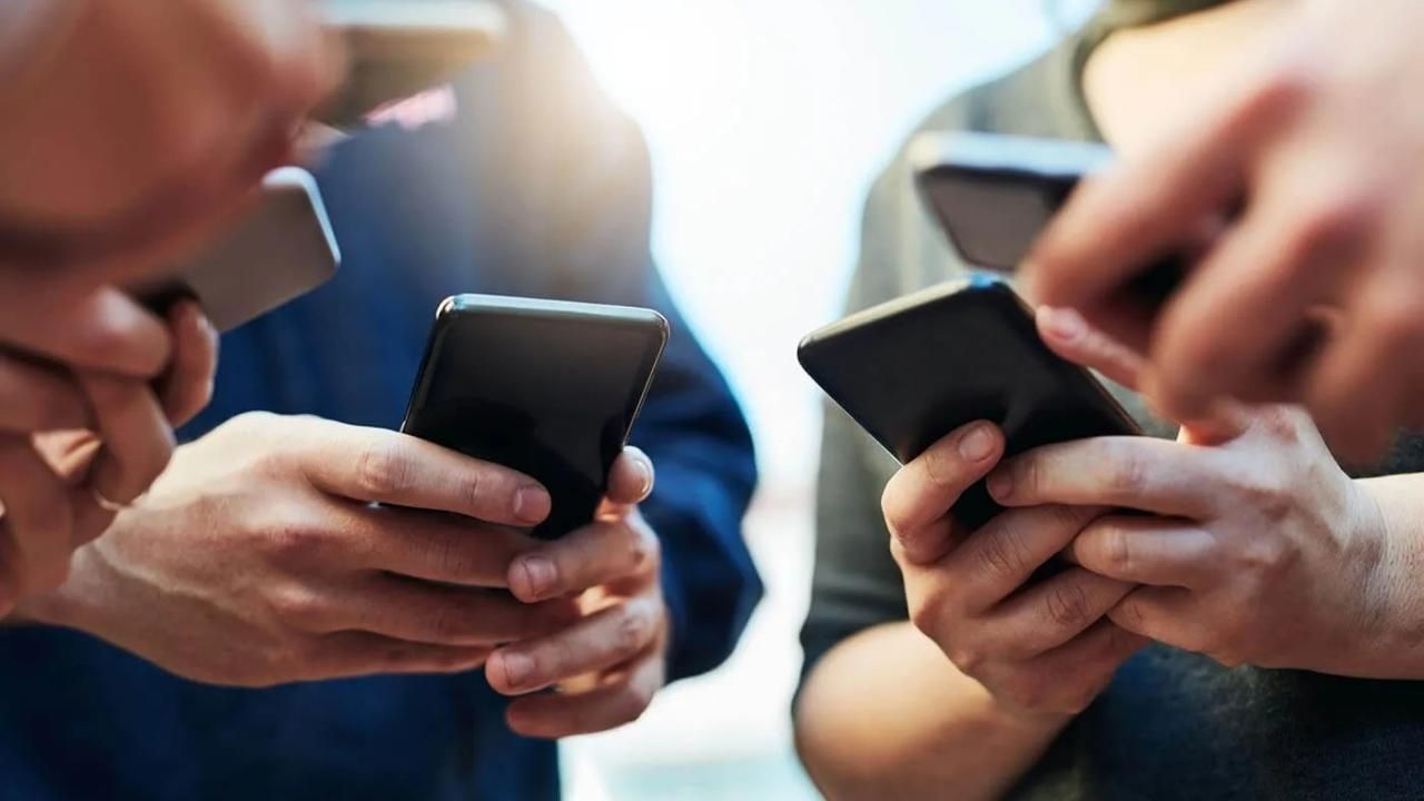 Erken Yaşta Akıllı Telefon Kullanımı Yeme Bozukluğu Riskini Artırabilir