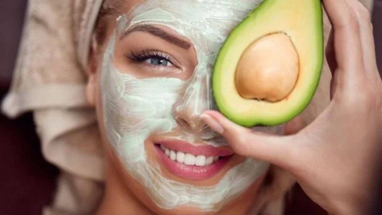 Doğal Malzemelerle Cilt Bakımı: Ev Yapımı Peeling Tarifleri