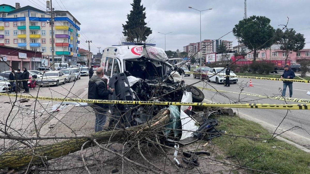 Samsun'da Ambulans Kamyona Çarptı: 1 Ölü, 3 Yaralı Var