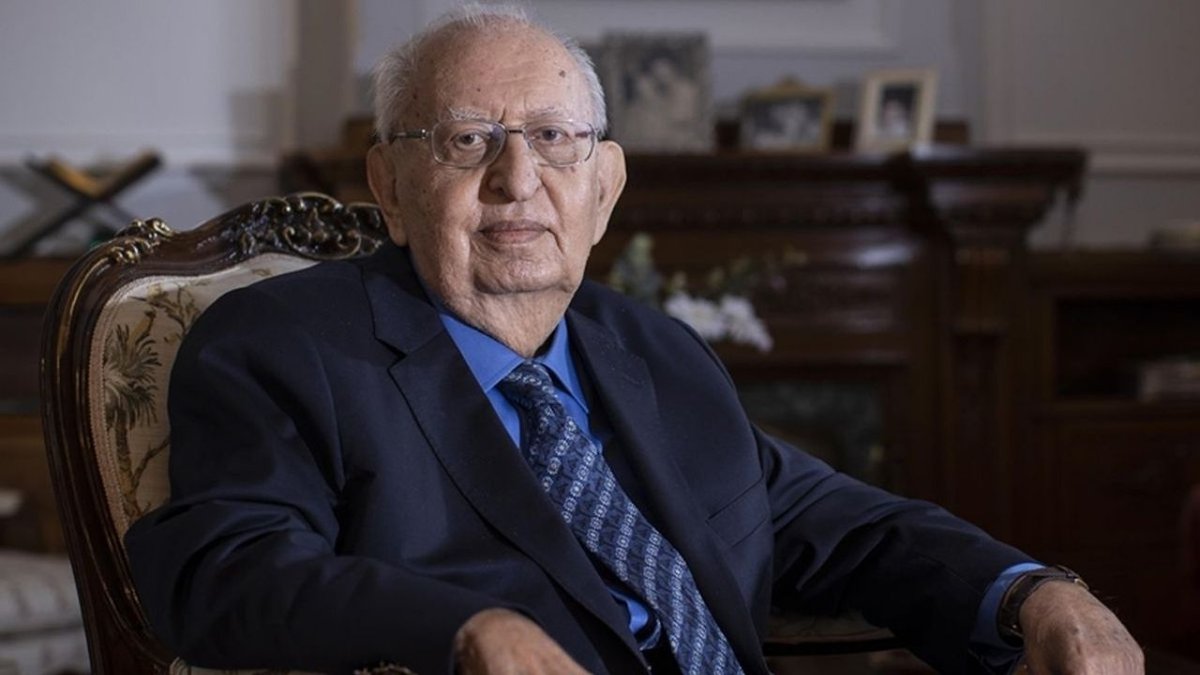 Eski TBMM Başkanı Hüsamettin Cindoruk 93 Yaşında Hayatını Kaybetti