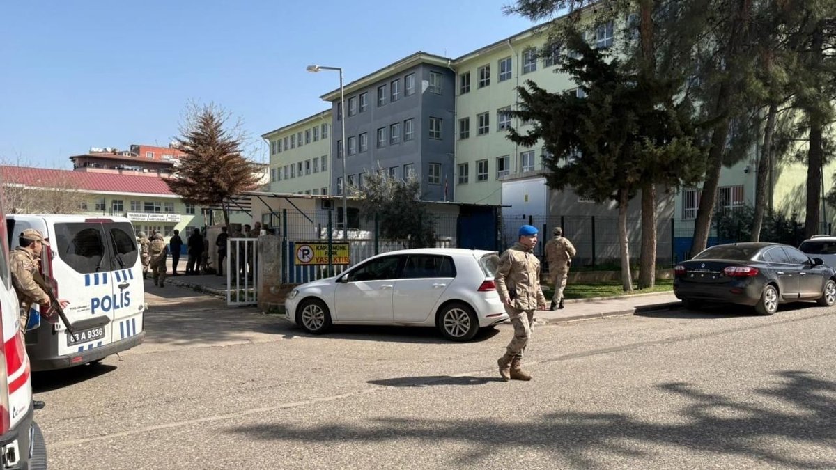 Şanlıurfa Siverek’te Okulda Silahlı Saldırı: 16 Kişi Yaralandı, Saldırgan Hayatına Son Verdi