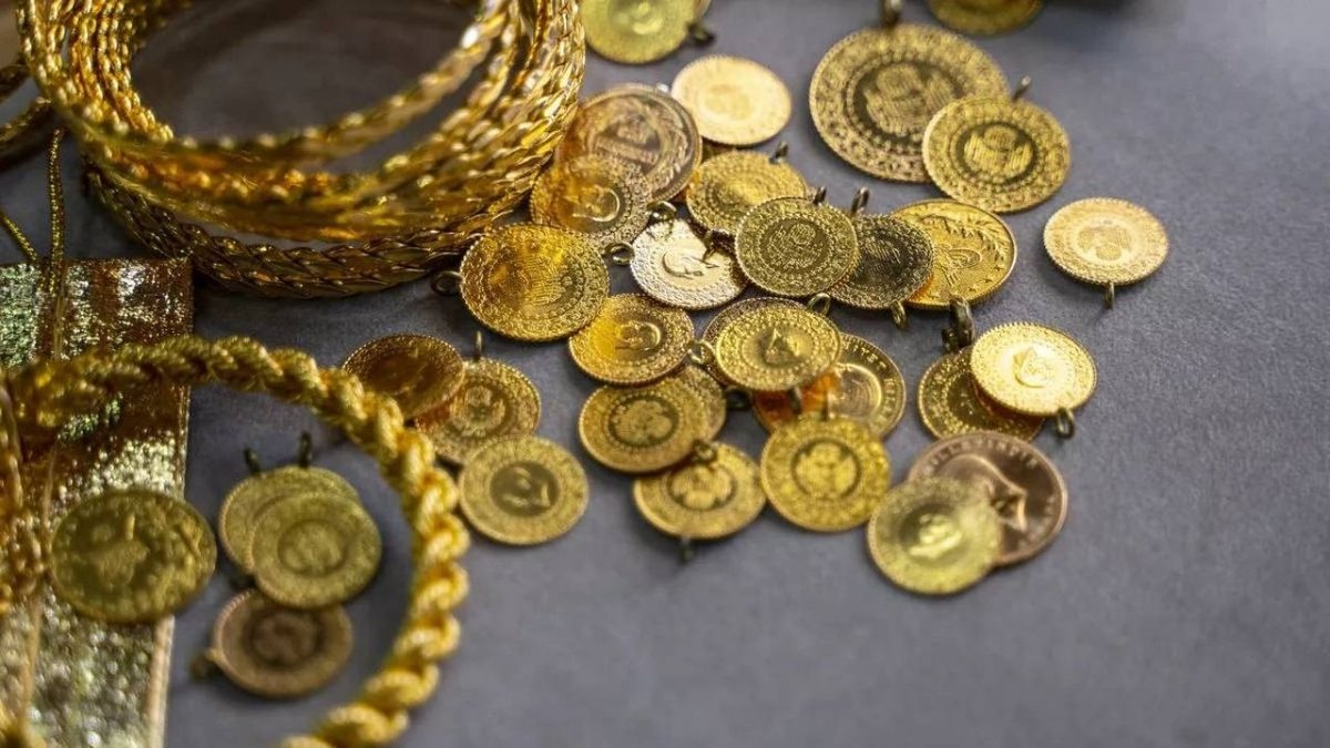 Altın Fiyatları Düşüşle Başladı: Gram Altın 6 Bin 902 Liraya Geriledi