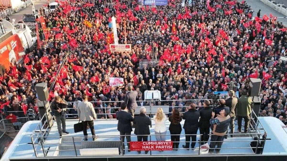 CHP’nin 106. “Millet İradesine Sahip Çıkıyor” Mitingi Sakarya’da Yapılıyor: Meydan Doldu, Mesajlar Bekleniyor