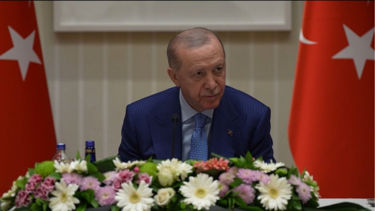 Cumhurbaşkanı Erdoğan'dan 1 Mayıs Mesajı: "Emeğiyle Geçinen Tüm İşçi Kardeşlerimizin Günü Kutlu Olsun"