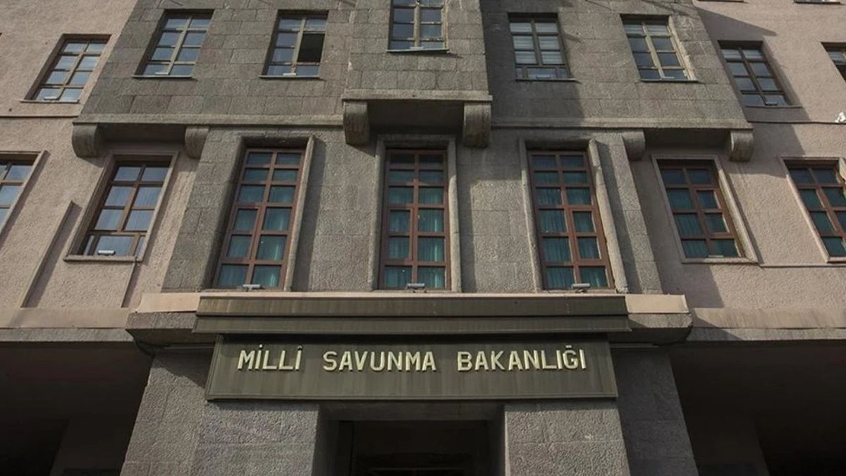 MSB: Dört PKK’lı Terörist Teslim Oldu, Savunma Sanayi Fuarı’nda Yeni Silah Sistemleri Tanıtıldı