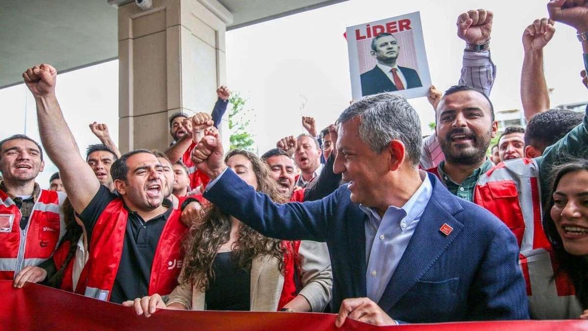 CHP’de Olağanüstü Kurultay Hamlesi! Özgür Özel’den 900 İmzalı Kritik Adım