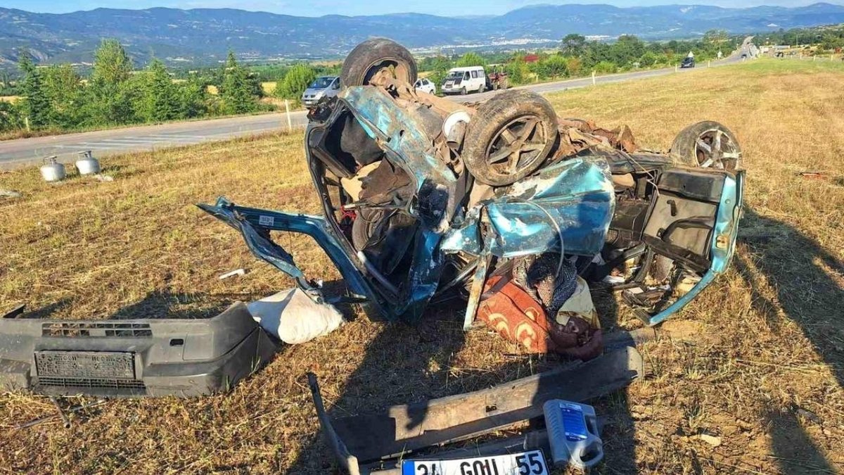 Tokat Niksar’da Zincirleme Kaza: İki Otomobil Çarpıştı, 1’i Ağır 4 Yaralı