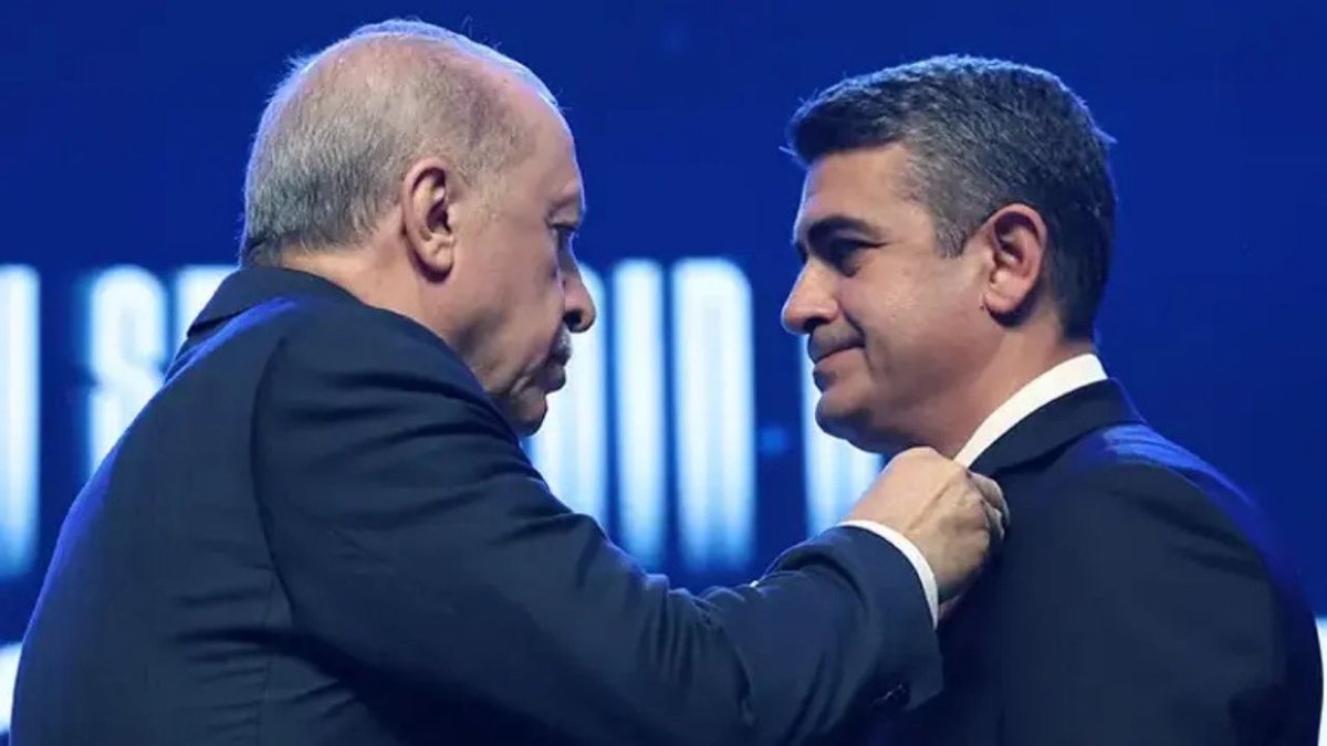 CHP'den İstifa Eden Haymana Belediye Başkanı Levent Koç Ak Parti’ye Geçti Rozetini Cumhurbaşkanı Erdoğan Takti