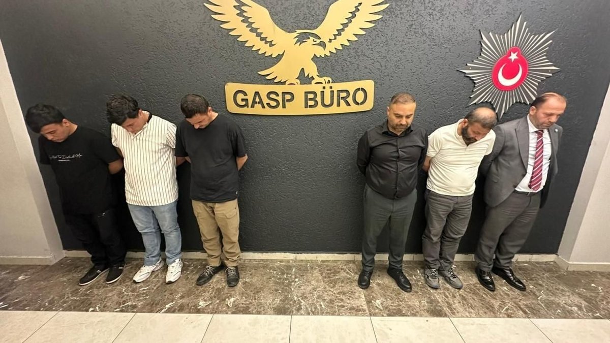 Avm Denetiminde Kendini Yetkili Gibi Tanıtan 6 Kişi Yakalandı