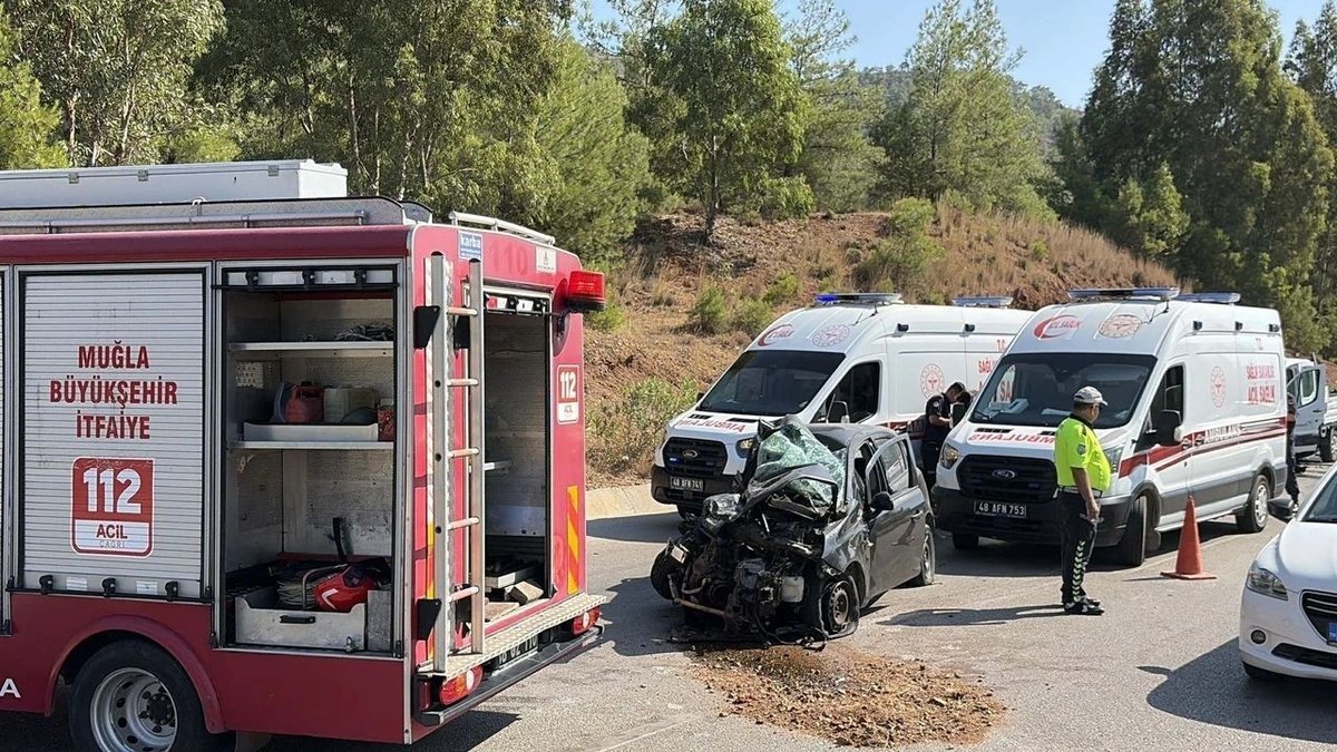 Fethiye Yolunda Feci Kaza: Otomobil Hurdaya Döndü Can Kaybı Var