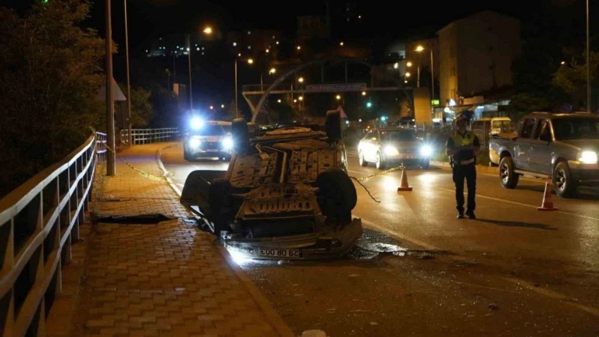 Gümüşhane’de Feci Kaza: Otomobil Bariyerleri Aşıp Karşı Şeride Savruldu