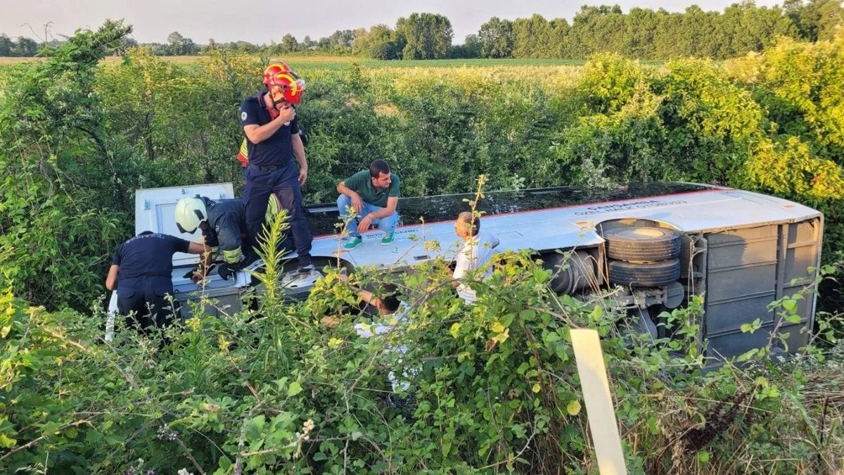 Samsun’da halk otobüsü devrildi: 15 kişi yaralandı