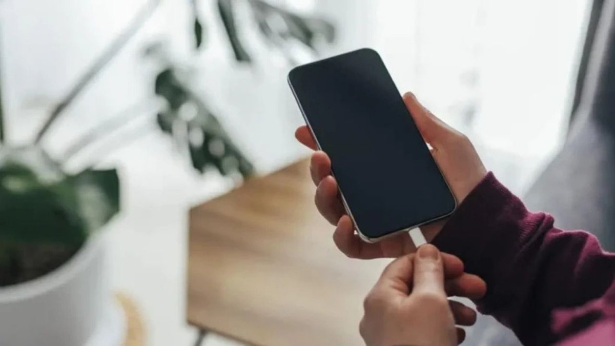 Telefonlarda yeni dönem başlıyor: Değiştirilebilir batarya zorunluluğu geliyor