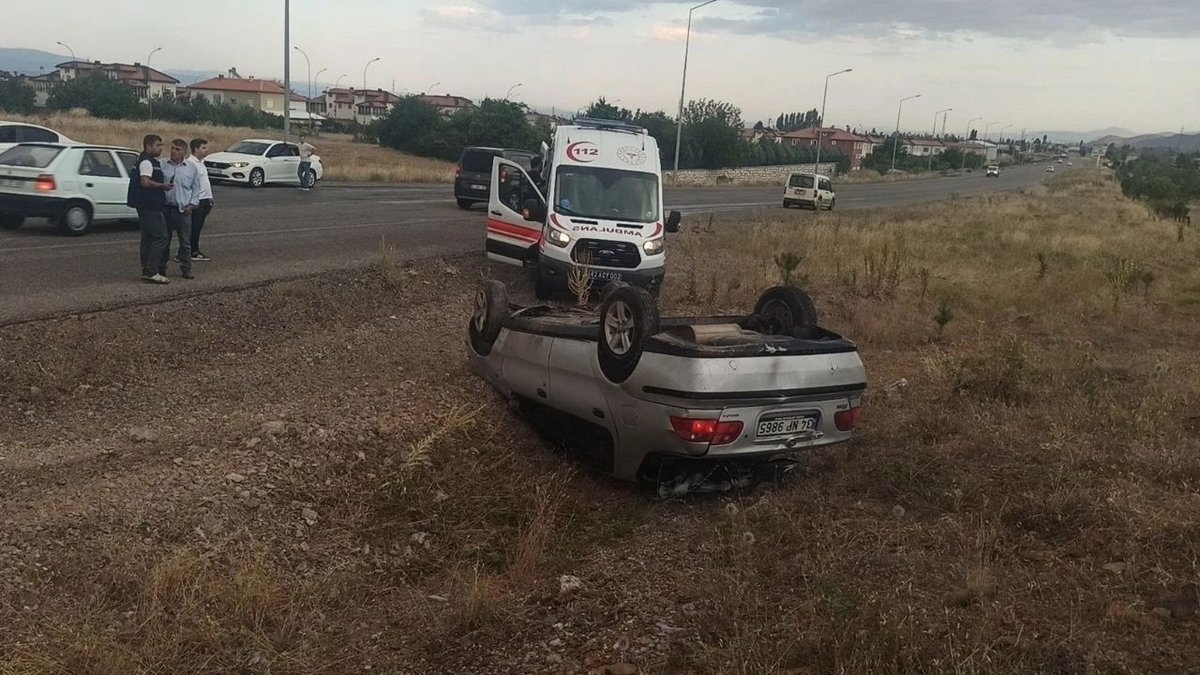 Hastaneden Dönen Sürücü Kaza Yaptı! Takla Atan Otomobilde 2 Kişi Yaralandı