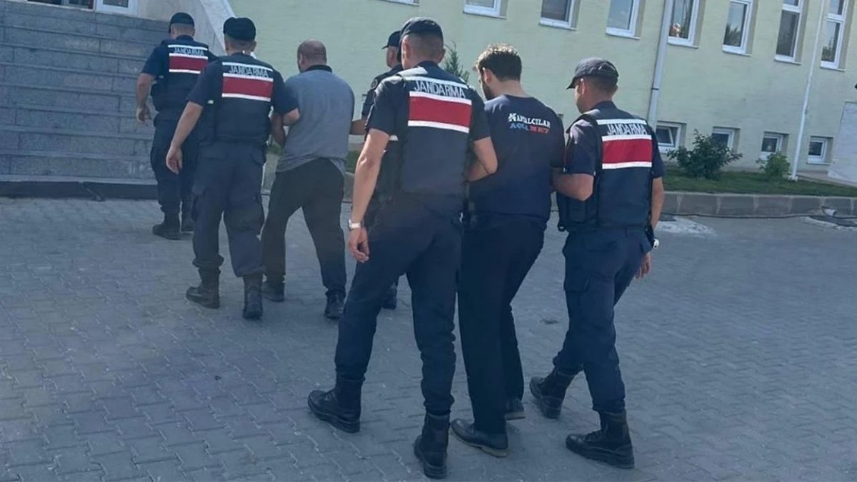 Köpek Kavgası Tartışması Cinayetle Bitti: Baba Ve Oğlu Tutuklandı