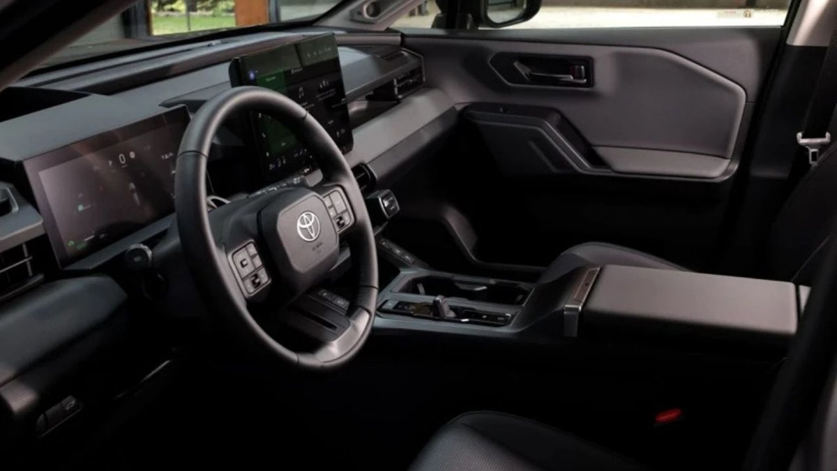 Toyota RAV4 Baştan Aşağı Yenilendi. Yeni Hibrit SUV Türkiye Yolunda