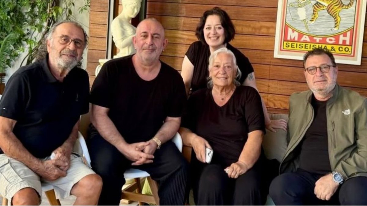Cem Yılmaz Taburculuk Sonrası Ailesiyle Bir Araya Geldi