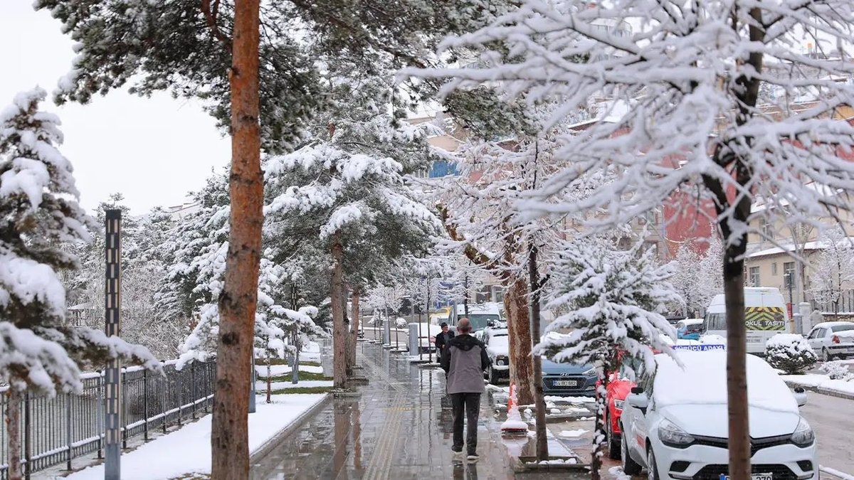 Karadeniz’de kış geri döndü: 5 ilde kar yağışı hayatı etkiledi