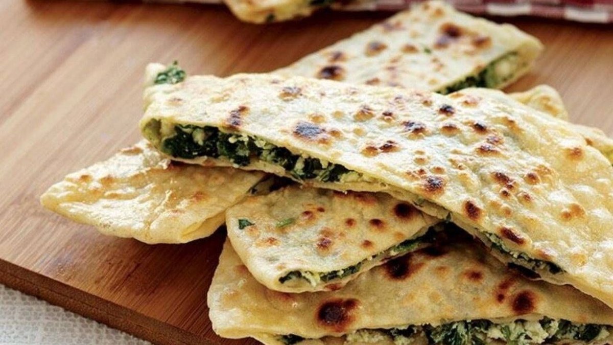 İncecik hamuruyla ıspanaklı gözleme tarifi: Sofraların vazgeçilmez lezzeti
