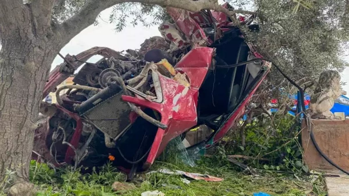 Uşak'ta Feci Kaza: Araç Bahçe Duvarına Çarptı, 1 Kişi Hayatını Kaybetti