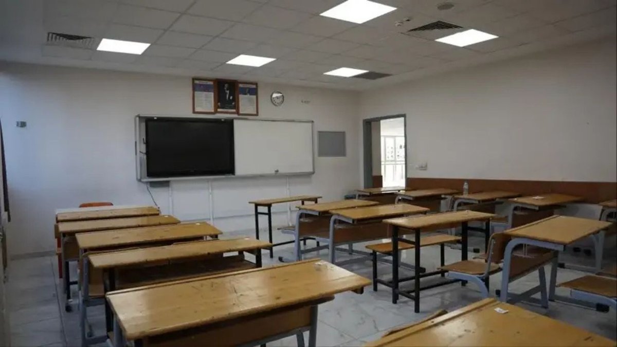 1 Mayıs 2026 Resmi Tatil Mi? Okullar, Bankalar, Hastaneler ve Diğer Kurumlar Açık Mı?