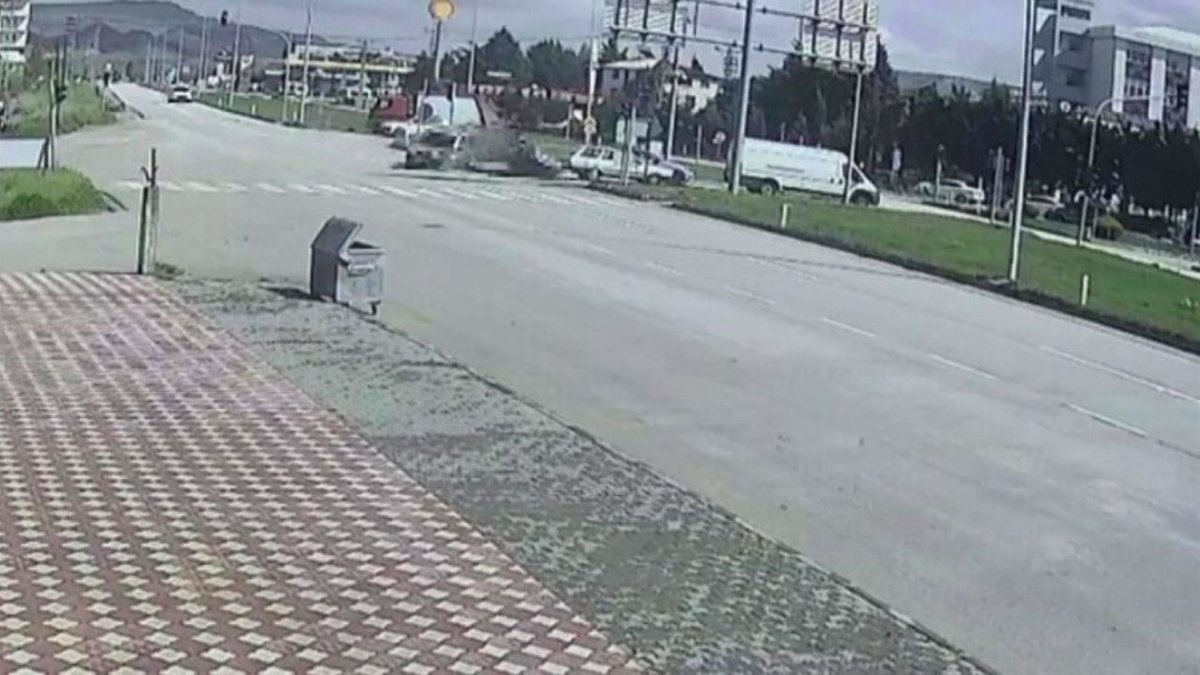 Amasya’da Kavşakta Meydana Gelen Kaza Kameraya Yansıdı