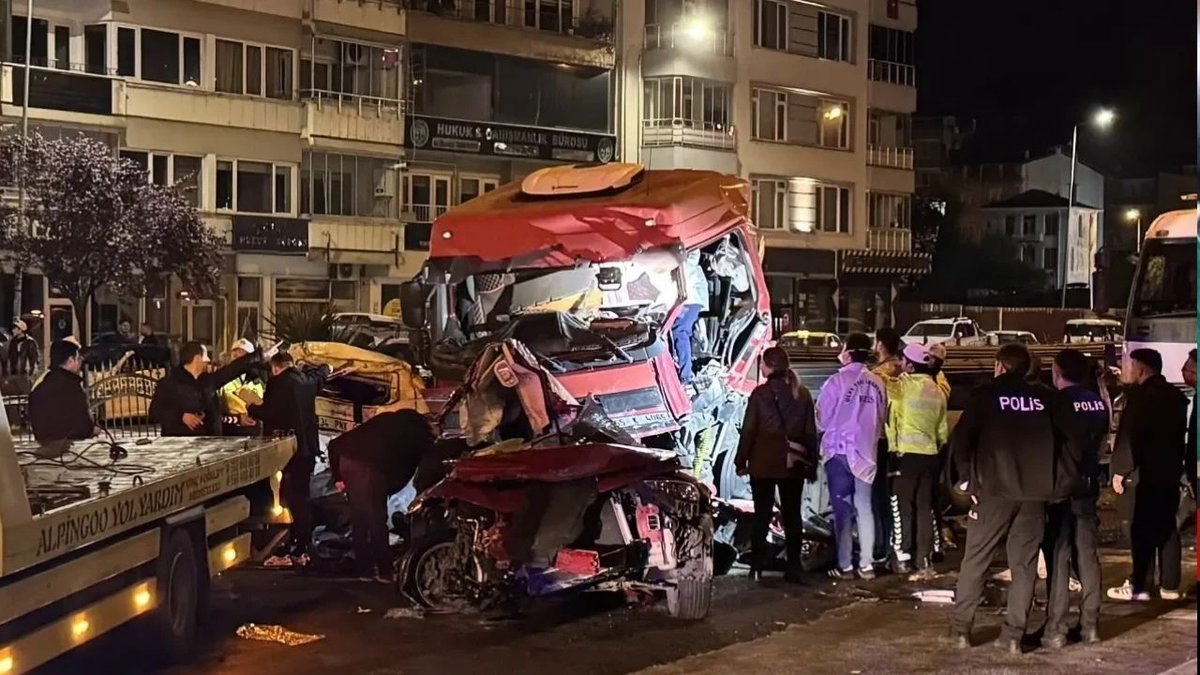 Giresun’da Can Pazarı! Kontrolden Çıkan Tır İki Otomobili Ezdi: 5 Ölü, 6 Yaralı