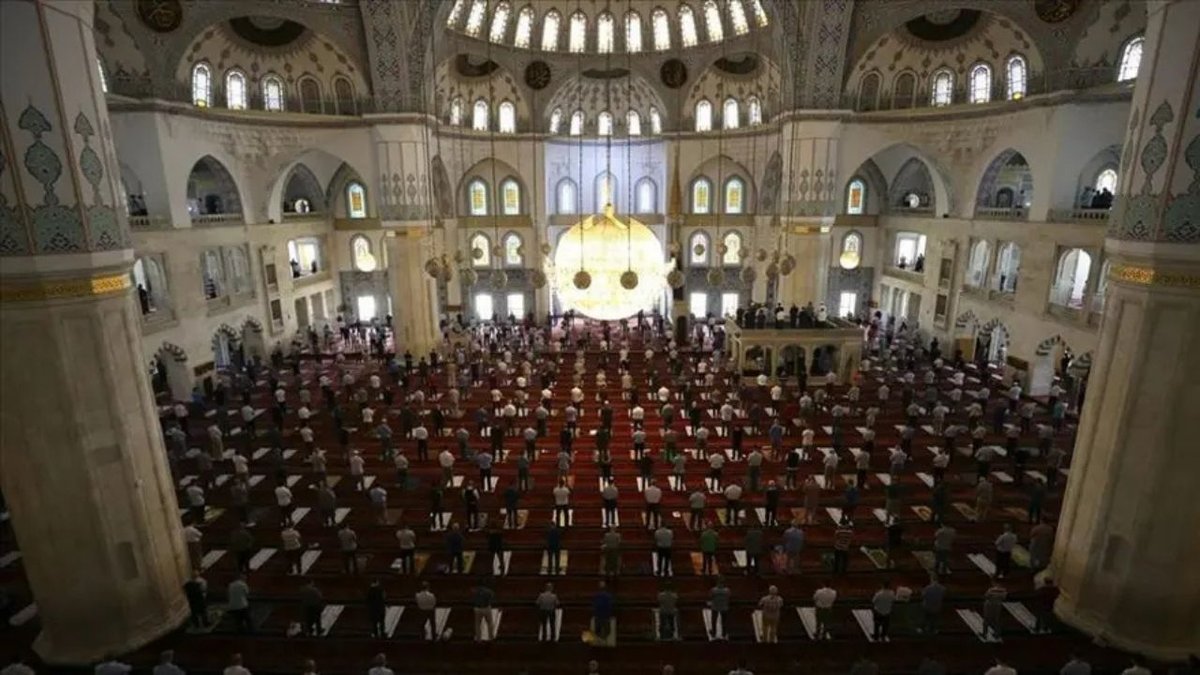 2026 Kurban Bayramı Namaz Saatleri Açıklandı: İstanbul, Ankara ve İzmir’de Saatler Netleşti