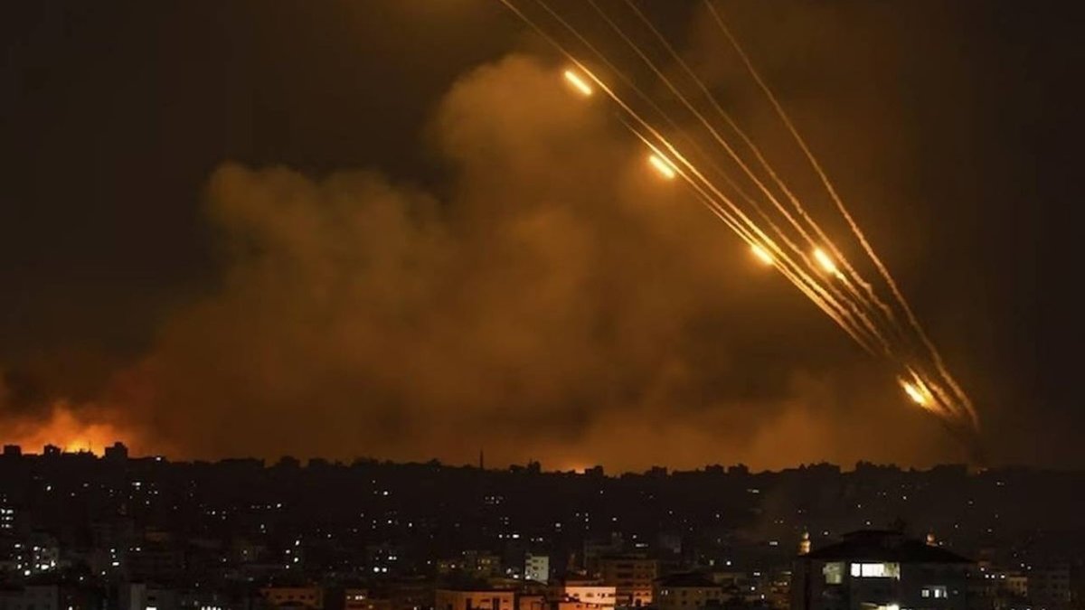 İran’dan İsrail’e Füze Saldırısı! Hava Savunma Sistemleri Devrede, Ben Gurion Havalimanı Kapatıldı