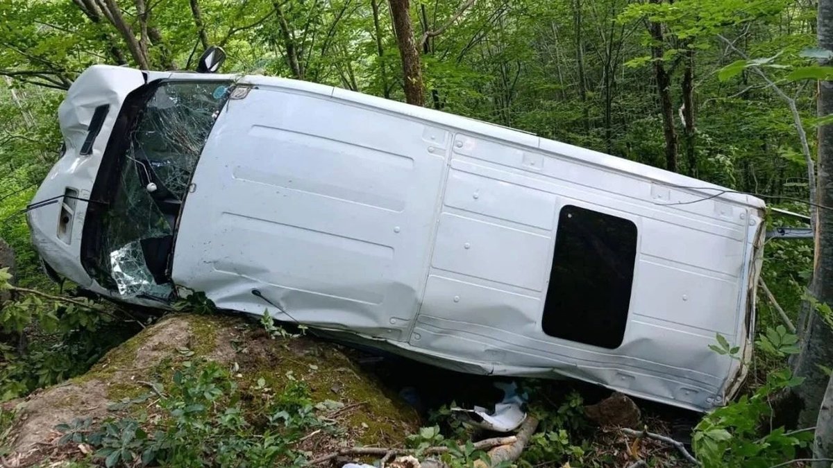 Ordu’da Minibüs Şarampole Yuvarlandı: 11 Kişi Yaralandı, Bölgeye Ekipler Sevk Edildi
